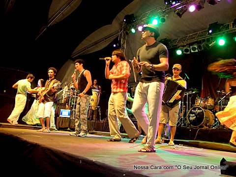 A banda Cangaia de Jegue com cantor Circuland&ocirc; de Ful&ocirc;