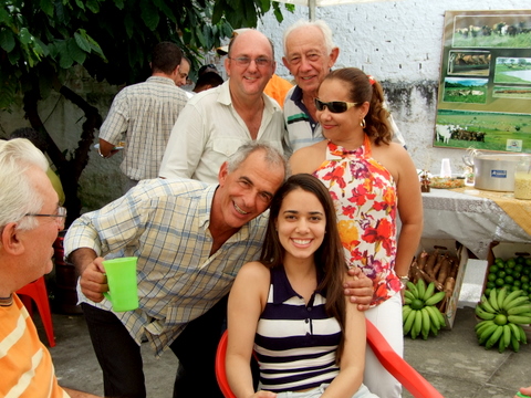 Ana Lúcia Pimenta e sua filha a estudante Joana Pimenta e amigos