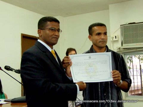 O prefeito eleito de Itagimirim Rielson Lima no momento da diploma&ccedil;&atilde;o