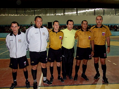 &Aacute;rbitros que atuaram na partida