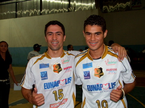 O jogador Rony e Erasmo da sele&ccedil;&atilde;o de Eun&aacute;polis