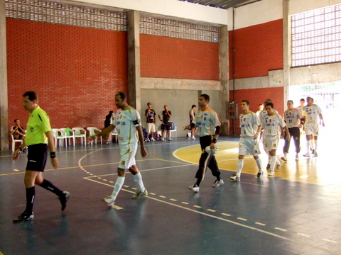Entrada da equipe de Eun&aacute;polis na quadra do Clube do Oficiais da PM - Salvador - Bahia
