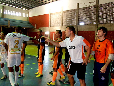 Momento em que os jogadores e o t&eacute;cnico da FTC, tentou criar uma tumulto mais foi tudo contornado sem maiores problemas