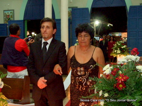 Momento em que o noivo Viacenso, entra na igreja