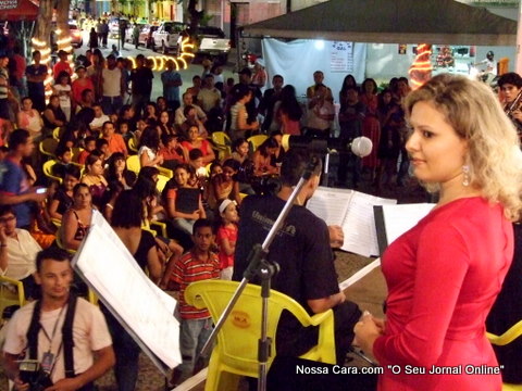 Maria Od&iacute;lia Quadros, cantora l&iacute;rica de Montes Claros 
