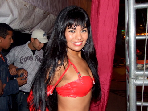 A belissima cantora Paula em pose para a lente do Nossa Cara.com