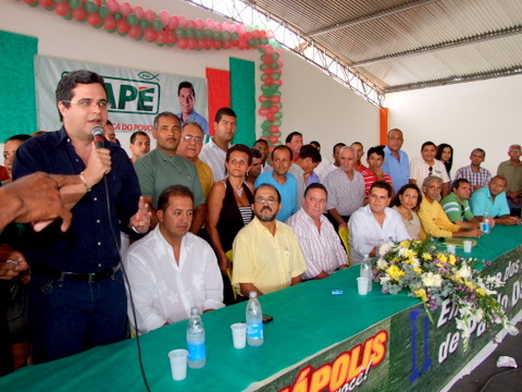 Prefeito Junior Dap&eacute;, discursando 