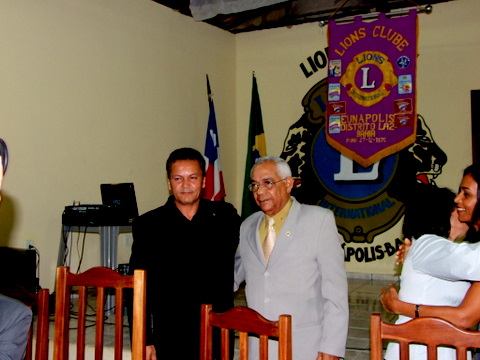 Alfeu Ramos presidente que sai e Alberto José Lima de Almeida que toma posse como presidente