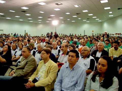Mais de mil apicultores de todo o Barsil lotou o auditório durante a abretura