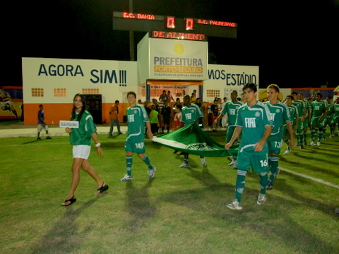 Entrada do time do palmeiras em campo 