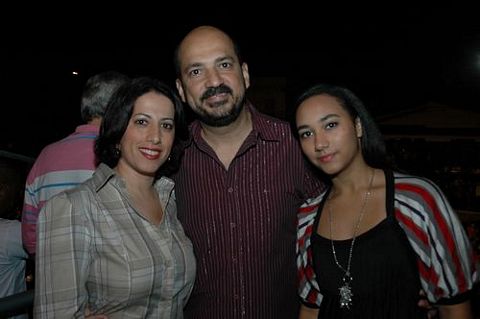 A primeira dama Cl&aacute;udia Oliveira, o prefeito Rob&eacute;rio Oliveira, e a filha do casal a jovem Larissa