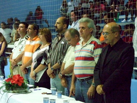 Autoridades estaduais e federais comp&otilde;em a mesa da solenidade