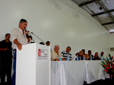 O Sr. ailton Bahia durante seu procunciamento