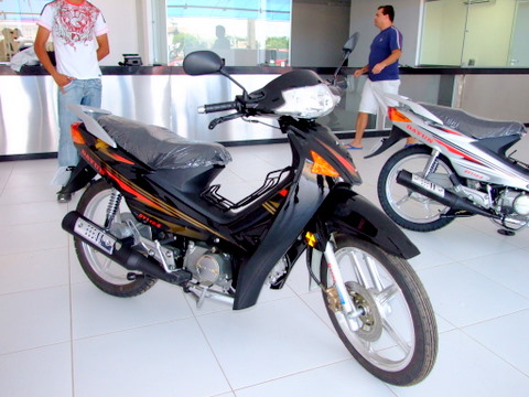 Esta é a moto Sunny de 110 cilindradas que foi doada para o futsal de Eunápolis