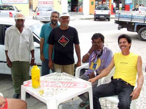 Aqui com os amigos Mar&atilde;o, professor Jorge Bezerra (camisa azul) Joilson Souza Silva e Jos&eacute; Henrique Barbosa
