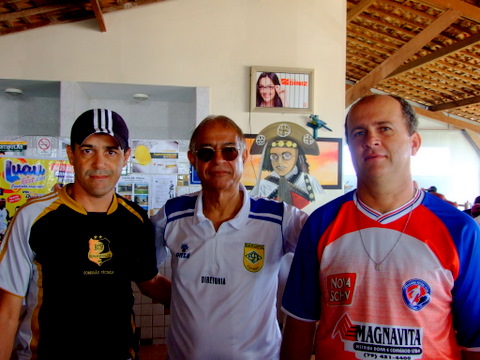O t&eacute;cnico Artur Nunes (Eun&aacute;polis) Manuel Menezes Cruz (presidente da Federa&ccedil;&atilde;o Sergipana de Futsal e o Galego, t&eacute;cnico do Itabaiana