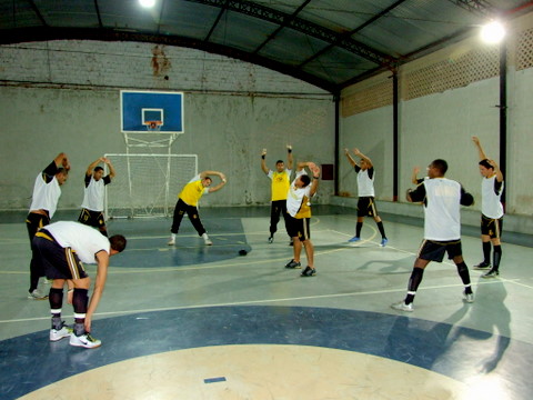Aquecimento do time de Eun&aacute;polis