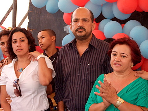 A primeira dama Cláudia Oliveira, o prefeito Robério Oliveira e Maria Menezes, vice-prefeita