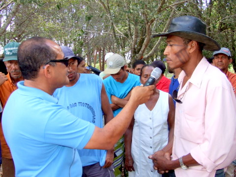 Nosso companheiro Evandro Lima, entrevista o l&iacute;der do sem tetos 