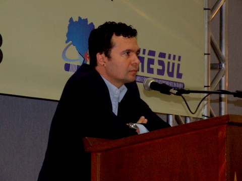 O encontro teve como mediador o jornalista Raul Monteiro diretor do site &ldquo;Pol&iacute;tica Livre&rdquo; da capital baiana