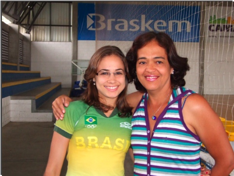 Professora Adail Brito, com a ginasta olimpica Marcela Menzes, que integrou a Sele&ccedil;&atilde;o Brasileiro em Pequim 2008