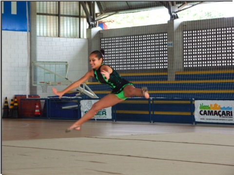 Yane Nunes da equipe de Eun&aacute;polis, competindo