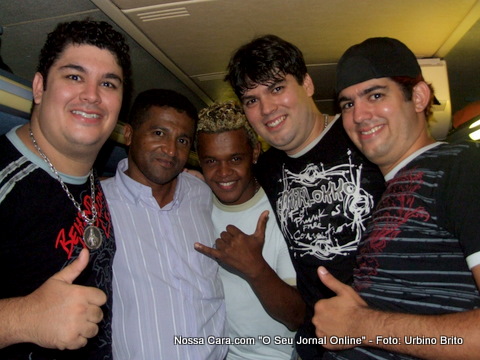 Prefeito Rielson, com os cantores do Trio da Huana