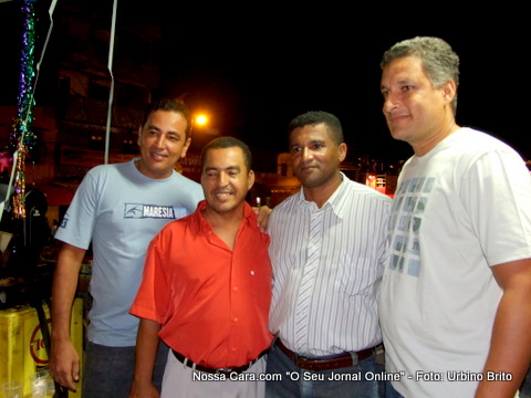 Beto e Rielson (os dois primeiros no sentido antihor&aacute;rio) com dois amigo