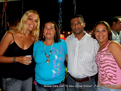 O prefeito Rielson Lima com algumas amigas