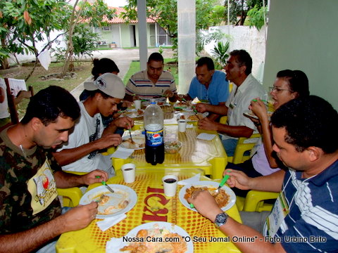Alunos do curso de Empreendedorismo Rural durante almo&ccedil;o na sede Sindicato Rural de Eun&aacute;polis