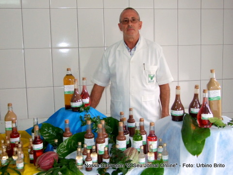O instrutor do Senar o Sr. Manuel Baptista, possa aqui com o produto  do curso