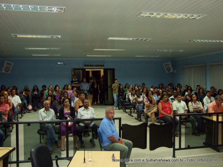 Audit&oacute;rio da C&acirc;mara totalmente lotado de professores