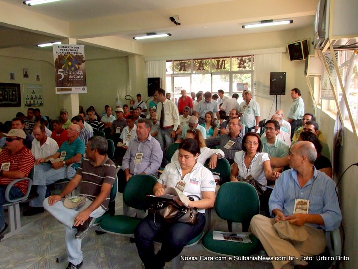 Produtores rurais lotaram o audit&oacute;rio da C&acirc;mara Municipal de Itabela durante a abertura da festa