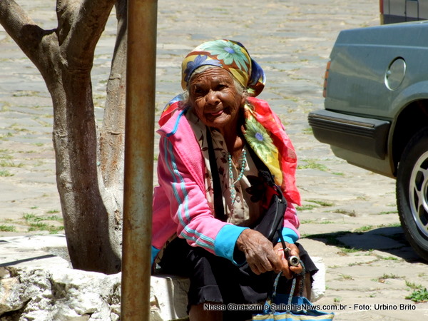 Senhora idosa fotografada na cidade de Rio de Contas na Chapada Diamantina