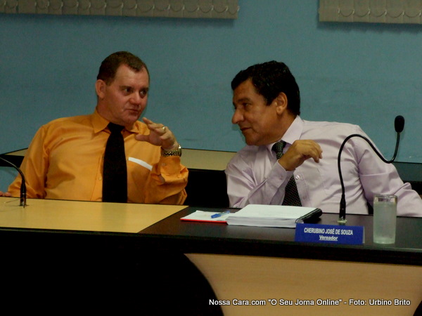 Galego do Regional (de amarelo) Cherubino Jos&eacute; de Souza (de rosa)