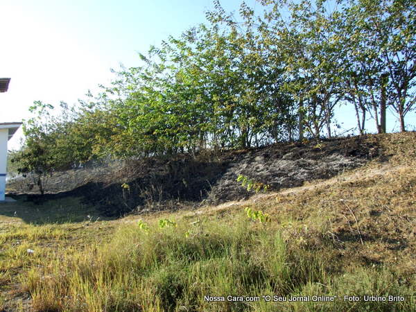 Este &eacute; o ponto onde come&ccedil;ou o incendio era por volta de 15h00min sendo que o fogo come&ccedil;ou pelo lado de fora