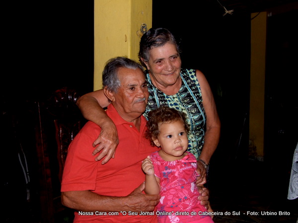 Seu Agustinho e dona Ana Costa com a netinha Duda