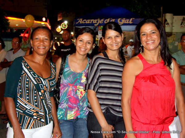 As meninas do Departamento de Cultura da secret&aacute;ria Municipal de Educa&ccedil;&atilde;o de Eun&aacute;polis 
