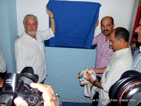 Desceramento da placa comemorativa da reinaugura&ccedil;&atilde;o do Gin&aacute;sio de Esportes de Eun&aacute;polis