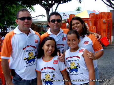 Da esq/direita, Chico (O Barat&atilde;o 1,99) Nilson e Ant&ocirc;nia (Eun&aacute;polis Importados) Ana Luiza (filha de chico) e Luana (filha de NIlson e Ant&ocirc;nia)