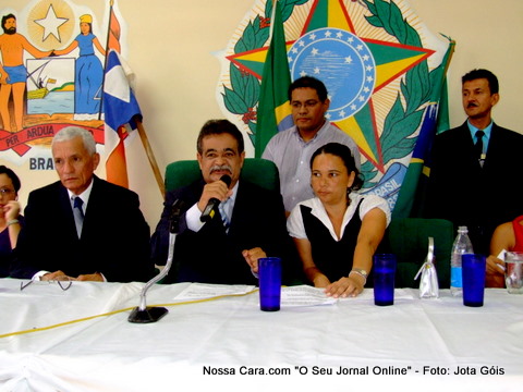 Vereador Gil de Monte Pasoal preside a cerim&ocirc;nia de posse