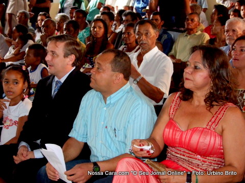 Da esq/direita Dep. Estadual Capit&atilde;o F&aacute;bio, Jos&eacute; Guimar&atilde;es (vice-prefeito) e Neone Coredeiro (prefeita)