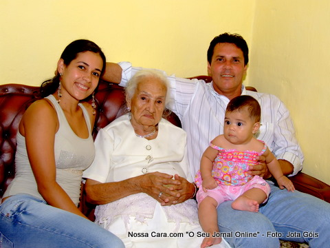 Dona Joventina, Deldi Ferreira a esposa Audil&eacute;ia e a filhinha do casal