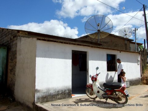 Casa construida pelo Projeto Habitar em frente a pracinha do bairro Itapu&atilde; &eacute; s&oacute; ampliar a foto e olhar no canto esquerdo junto ao telhado pra ver a placa do projeto