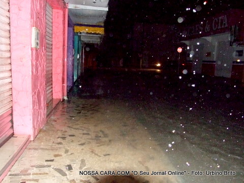 Cal&ccedil;ada da 5 novembro &aacute;gua invade as lojas de cal&ccedil;ados