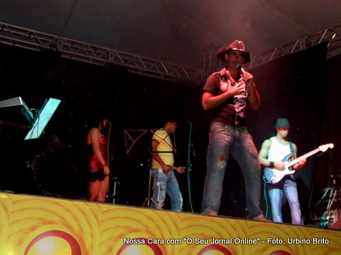 O cantor Alex da banda Suti&atilde; de Prata como sempre deu um show 