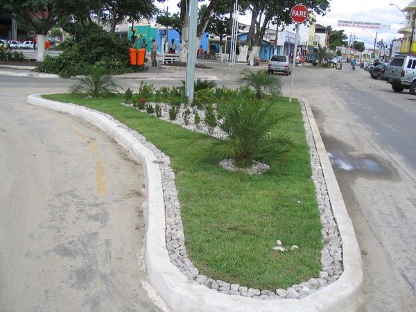 Paisagismo na Pra&ccedil;a da bandeira - Centro de Eun&aacute;polis