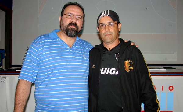 Artur Nunes (de preto) com o t&eacute;cnico PC da sele&ccedil;&atilde;o brasileira de futsal