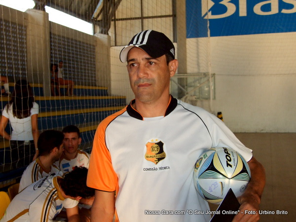 Artur Nunes, t&eacute;cnico da sele&ccedil;&atilde;o de futsal de Eun&aacute;polis que j&aacute; conquistou muitos t&iacute;tulos a frente da equipe