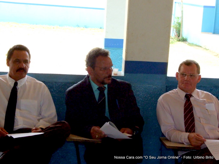 Da esq/direira os vereadores Am&oacute;s Bispo, Normando Torres e o Galego do Regional